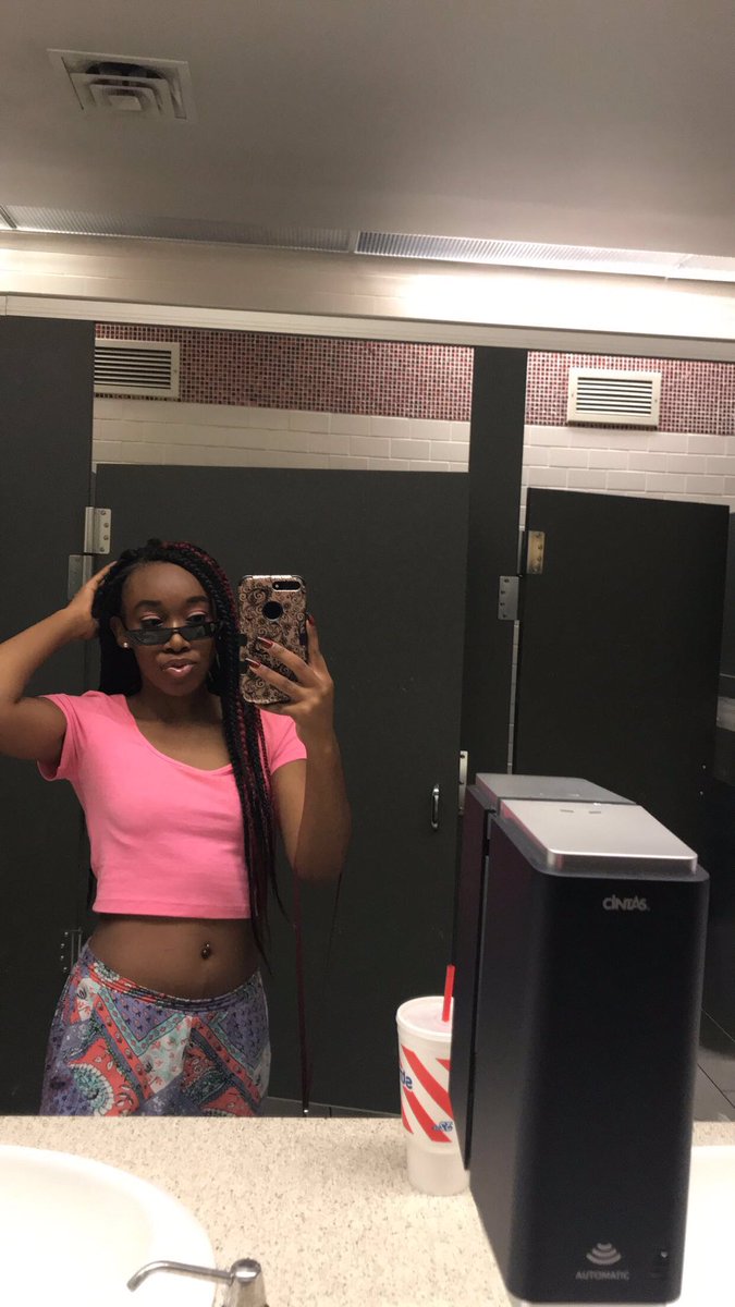 hooplaaa_'s tweet photo. homecoming was tโd i was drunk the whole week ๐ literally in every single one of these pics ๐ #TXSUHOCO2k18 https://t.co/Q9kBbM8O9B