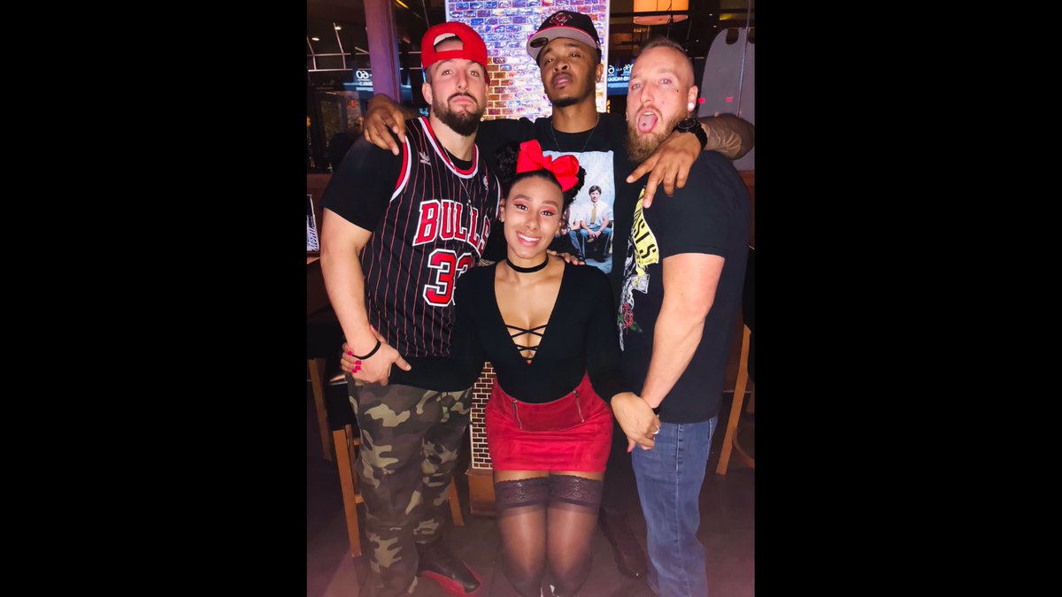 RosserciseBrand's tweet photo. Always a GREAT time with my KINFOLK👌🏽👌🏽💯 @Kieshpiesh @mikeb1634 @travelman_419 #CircleTight #ClickTight #GoodTimes #GreatTimes #Halloween #HalloweenWeekend #TurnUp #AlwaysTurnt #Fam #Blood #ScottiePippen #Throwback #ThrowItBack #FluGames #Flu😷 https://t.co/ijLM4YrFUP