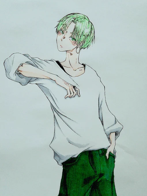 アナログですが、久しぶりに絵を描きましたー!謎ポーズww加工したものとしていないものを上げときます 