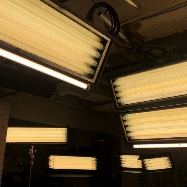 HitmakersMedia's tweet photo. I never thought i would say it.  But there might be..... too many kinos on set #prelight #kinoflo #setlife #awesome  #kilowatts #gripandelectric https://t.co/hMqwiGiuOe