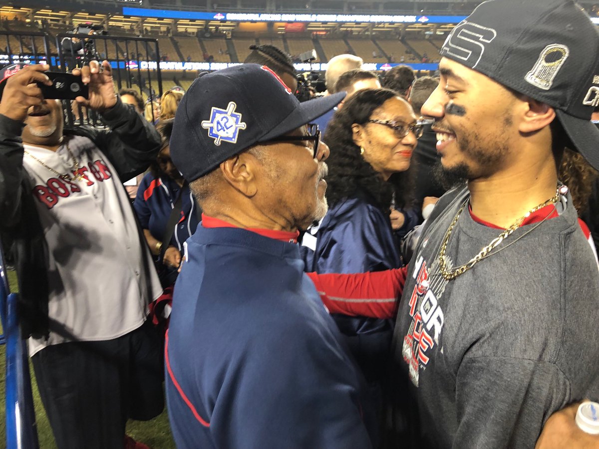 Tom Leyden en X: Mookie Betts and his Dad  / X