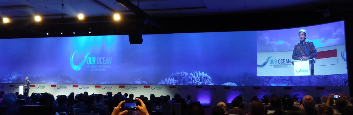 JambeckResearch's tweet photo. Always inspiring... @JohnKerry at @OurOcean2018. It's about global cooperation to protect #OurOcean. Not time to rest on our laurels, but time to push forward for more action and resources to do the work we needed for the ocean. We have the capacity-do we have the political will? https://t.co/ITEsJvONlk