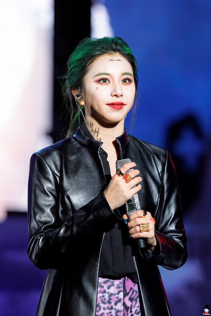 チェヨン 昨日のOnce Halloweenで、チェヨンはジョーカーの仮装をしたんです