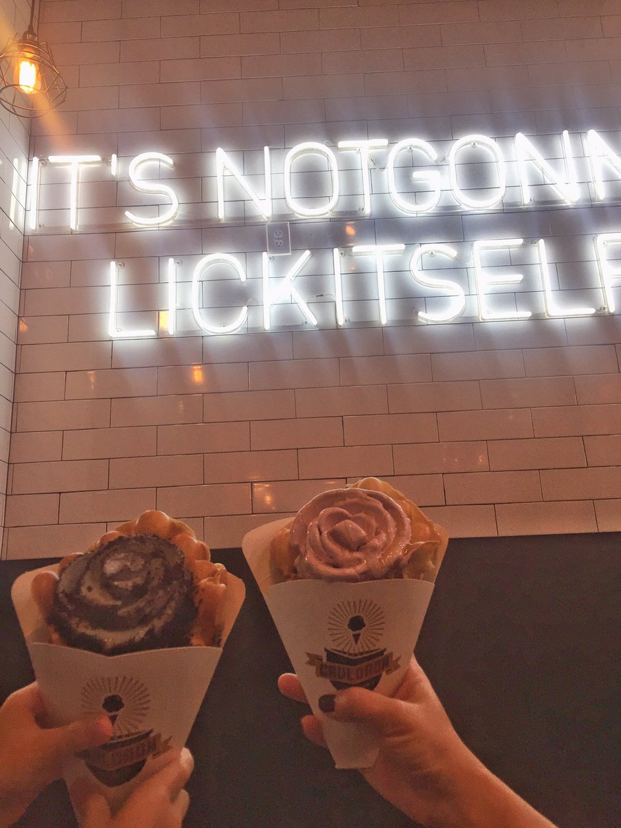 lilbear1228's tweet photo. Almost too pretty to eat! #cauldronicecream #roses #itsnotgonnalickitself https://t.co/PypRF1FqWz