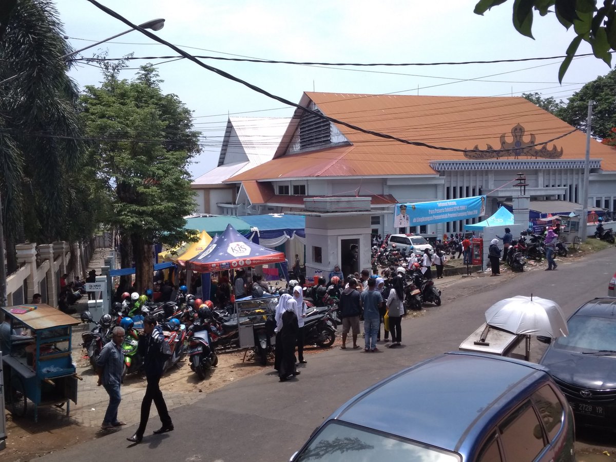yusepbnz's tweet photo. Kalo ga ngaret ya bukan Indonesia, Persiapan test sudah matang hari ini - perjalanan Jakarta-Bandar Lampung naik motor (kebayang dong) ternyata diundur lusa. WTF anggap aja gagal test (udah terlalu banyak yg dikorbanin) see u next time @BKNgoid @bandarlampung @LampungSelatan https://t.co/PfftdbmQ4X