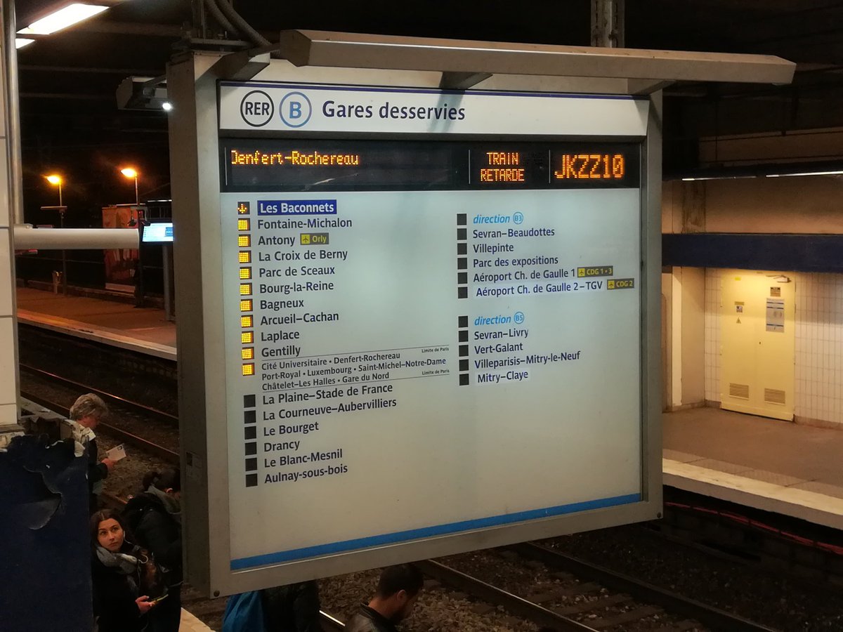Lazaret1981's tweet photo. @RERB Les voyageurs ? 
Aux #Baconnets, jeudi ou vendredi, pas terrible, vers 8h : "terminus Denfert", train "à quai" qui ne s'arrête pas", etc. Et AUCUNE ANNONCE sur le quai ... Assez désolant et énervant.
@RATPgroup @IDFmobilites @Asso_usagersidf @AffichageMassy @nicolas_samsoen https://t.co/ZMILzWoXLE