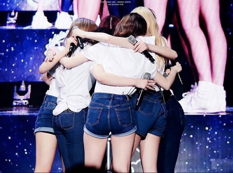bunny570436662's tweet photo. [#3YearsWithGFRIEND] Today marks the day of #여자친구 #GFRIEND’s 3rd anniversary! Three years full of unforgettable memories with 6 forky angels and within that span, they have achieved so much and we, buddies will always support!FOREVER WITH GFRIEND🎉❤️ #여자친구_삼주년_축하해 https://t.co/7cEUL2MRKC