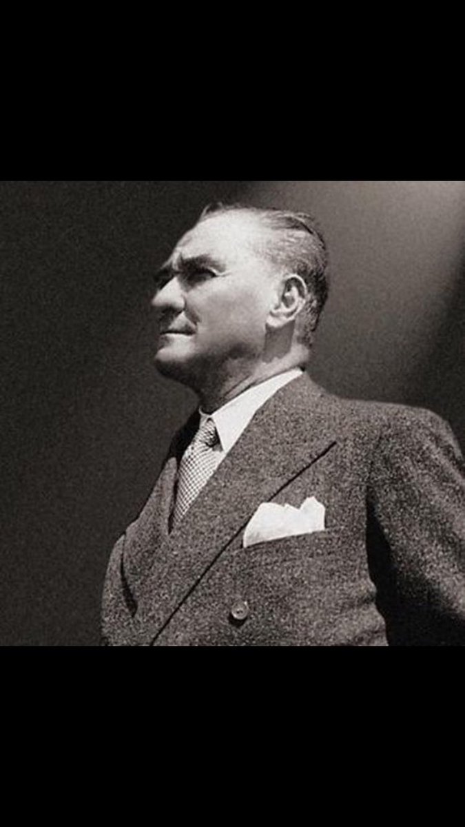 “Ey yükselen yeni nesil! İstikbal sizindir. Cumhuriyeti biz kurduk, onu devam ettirecek sizlersiniz”
Anafartalar Komutanı Gazi Mareşal Mustafa Kemal Atatürk
