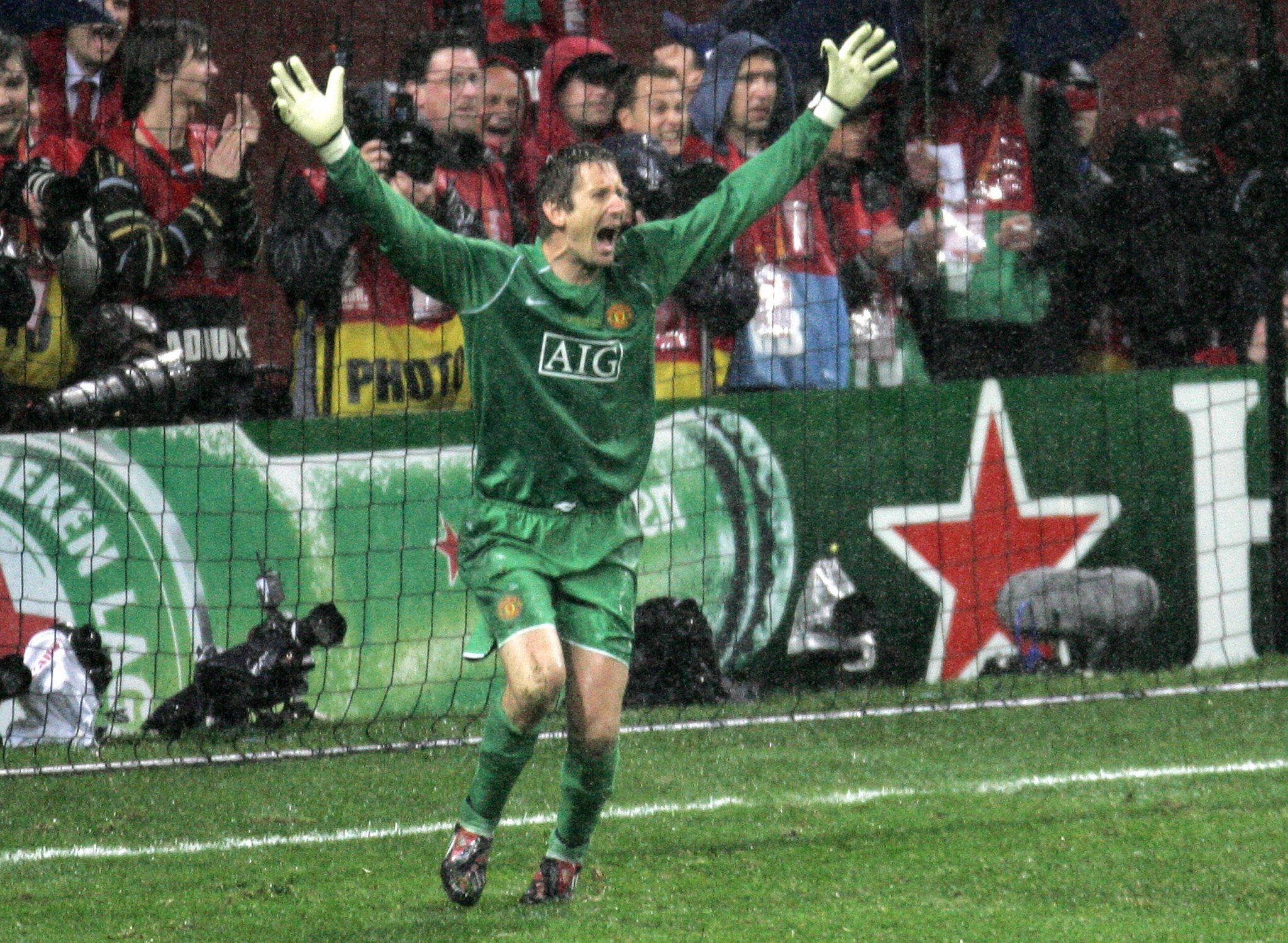 Happy birthday to Edwin van der Sar, who turns 48 today! 