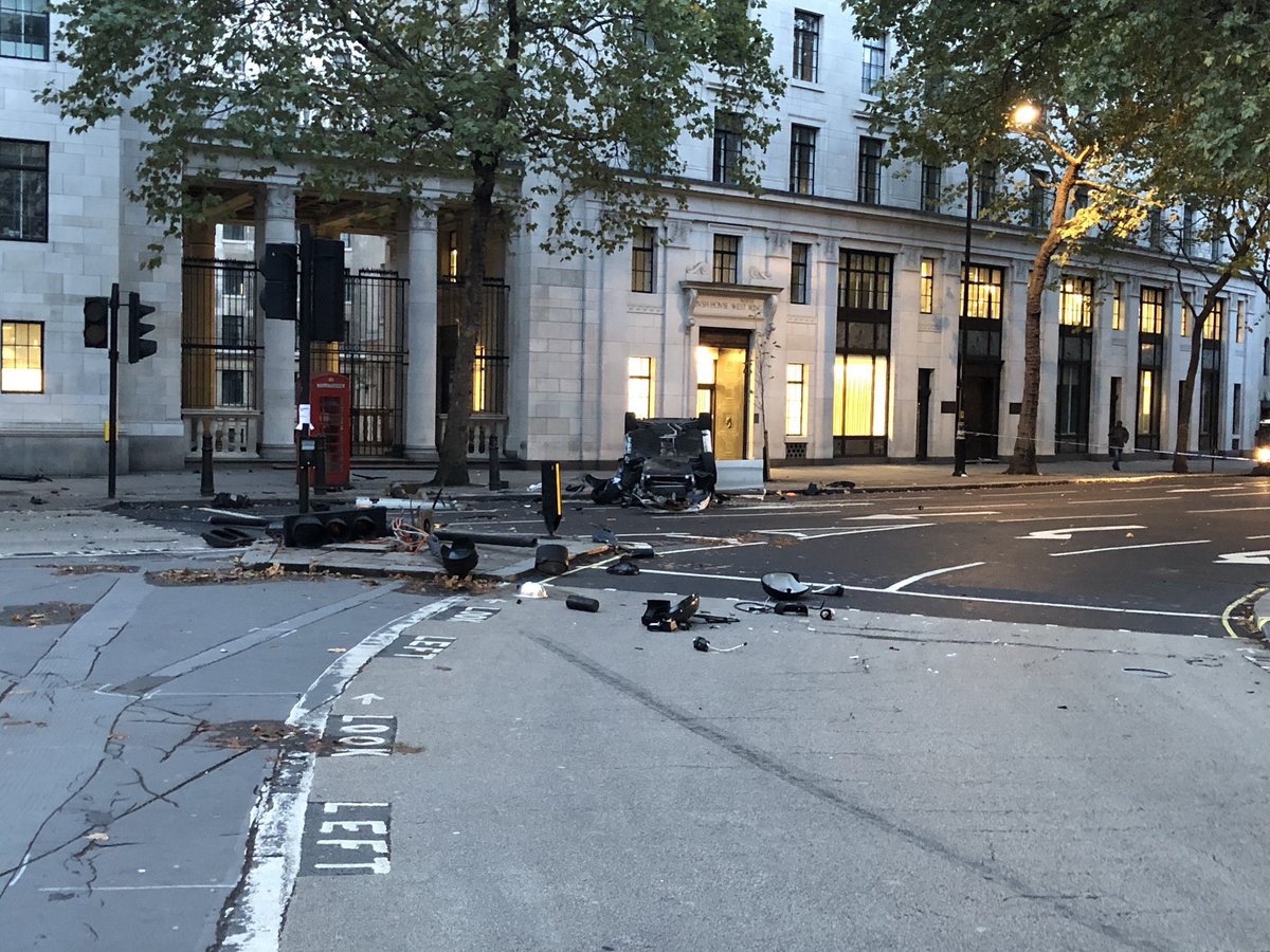 FrankBullitt39's tweet photo. @MrDeltaHotel @Anthony18334957 @LondonTrafficW1 @TfLTPH Taking illegal bookings through a mobile phone whilst driving &amp; following satnav have their inevitable consequences which generally leads to somebody’s death 💀 #uber https://t.co/oTZ7D37WAJ