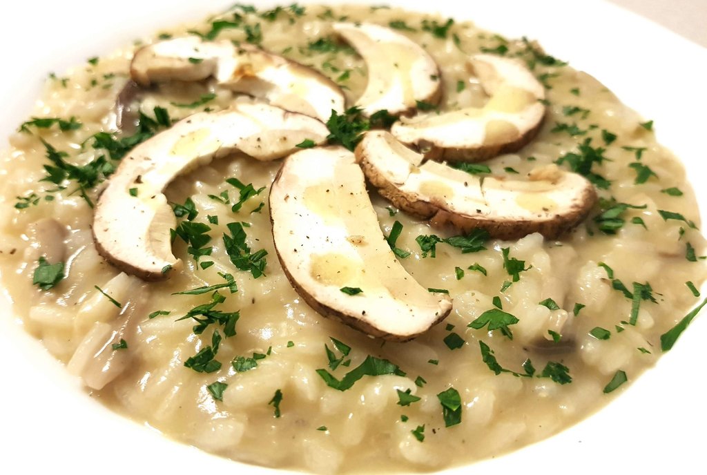 Grazie a <a href="/GJDesa/">gjdesa</a> per aver condiviso con noi questo profumatissimo risotto ai fughi porcini freschi, realizzato con il Carnaroli di Baraggia DOP di Riso Musso <a href="/teone1one/">Matteo Musso</a> che coltiva nel cuore della #Baraggia. risobaraggia.it/2018/10/15/ris…