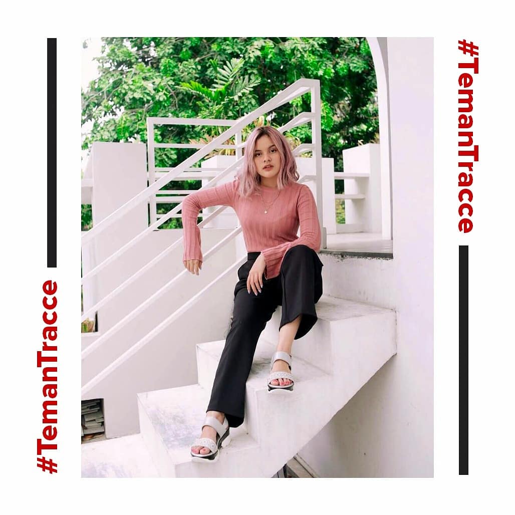 TracceID's tweet photo. Rock the day with a cool-girl spirit! Platform sandals dengan aksen #stud unik, CALIE lengkapi gaya kerenmu! Dapatkan sandals @safiracrespinzah ini di toko #tracce terdekat atau online (link in bio) 

Use the code: TRACCExSAFIRA to get 20% OFF on your purchase! #temantracce https://t.co/pHdYcbIyv4