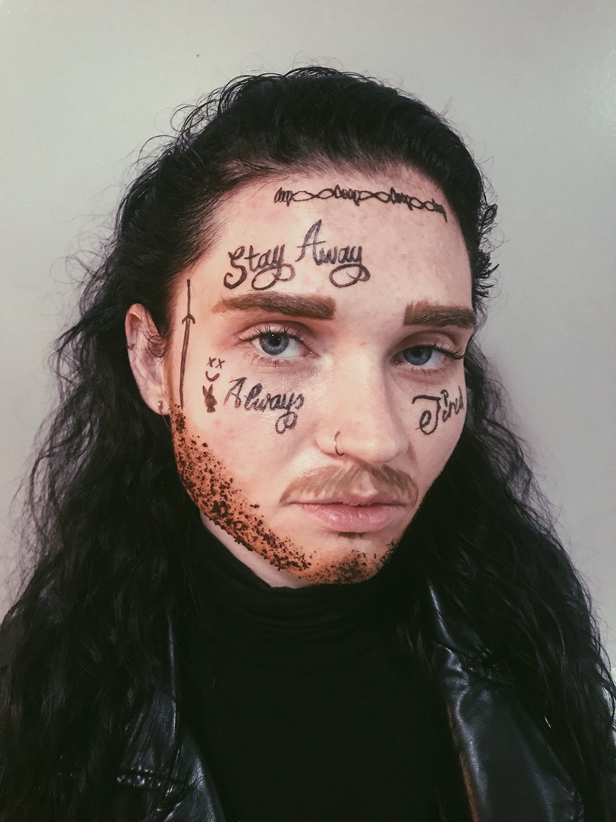 Ash_Nose's tweet photo. Man, I feel just like a rockstar. #beerbongsandbentleys #postmalone #halloween @PostMalone https://t.co/jI7pJ4KIG4