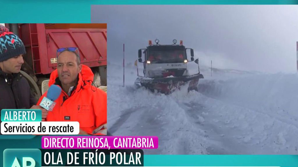 telecincoes's tweet photo. Un reportero de @elprogramadear, atascado en la nieve en Cantabria #AR29Oct https://t.co/mjSBQmaqj0 https://t.co/OP4NIXSoD4
