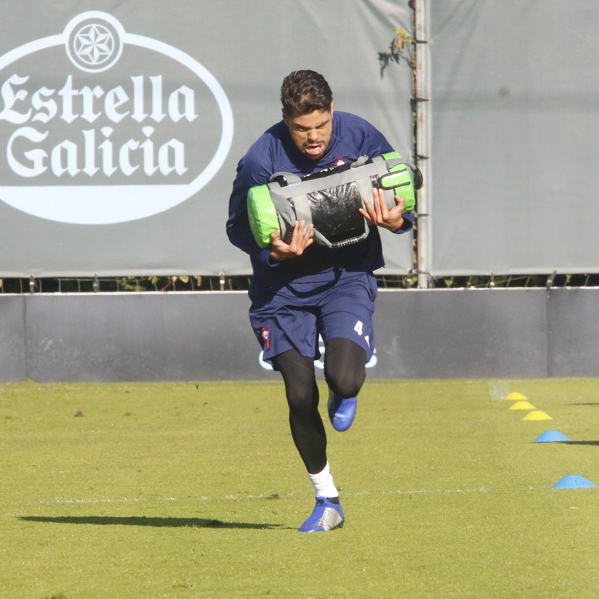 La imagen de Néstor Araujo publicada por el club (Foto: RCCV).