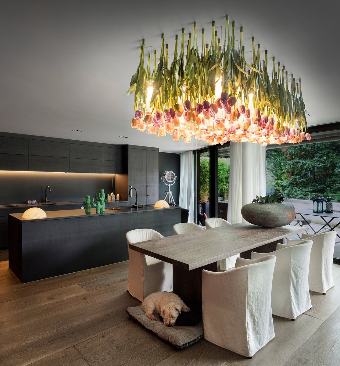 11 of the coolest contemporary chandeliers by <a href="/PhilippaPark/">Pippa Park</a> for <a href="/lovepropertyUK/">LoveProperty</a> via <a href="/pressloft/">Press Loft</a> ▶️ loveproperty.com/news/78358/11-…

#lightingdesign #luxury #MadeInItaly #lighting #design #flowerpower #interiordesign #homedecor #MondayMotivation #MondayMood