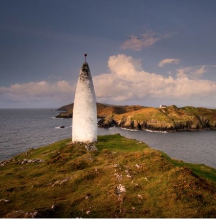 wildatlanticway's tweet photo. From lively #Kinsale town to picturesque #Baltimore, here are our top suggestions for a perfect weekend break in West Cork! 👉  https://t.co/Kk7rI6J0L1 https://t.co/4tWoSHjfGG