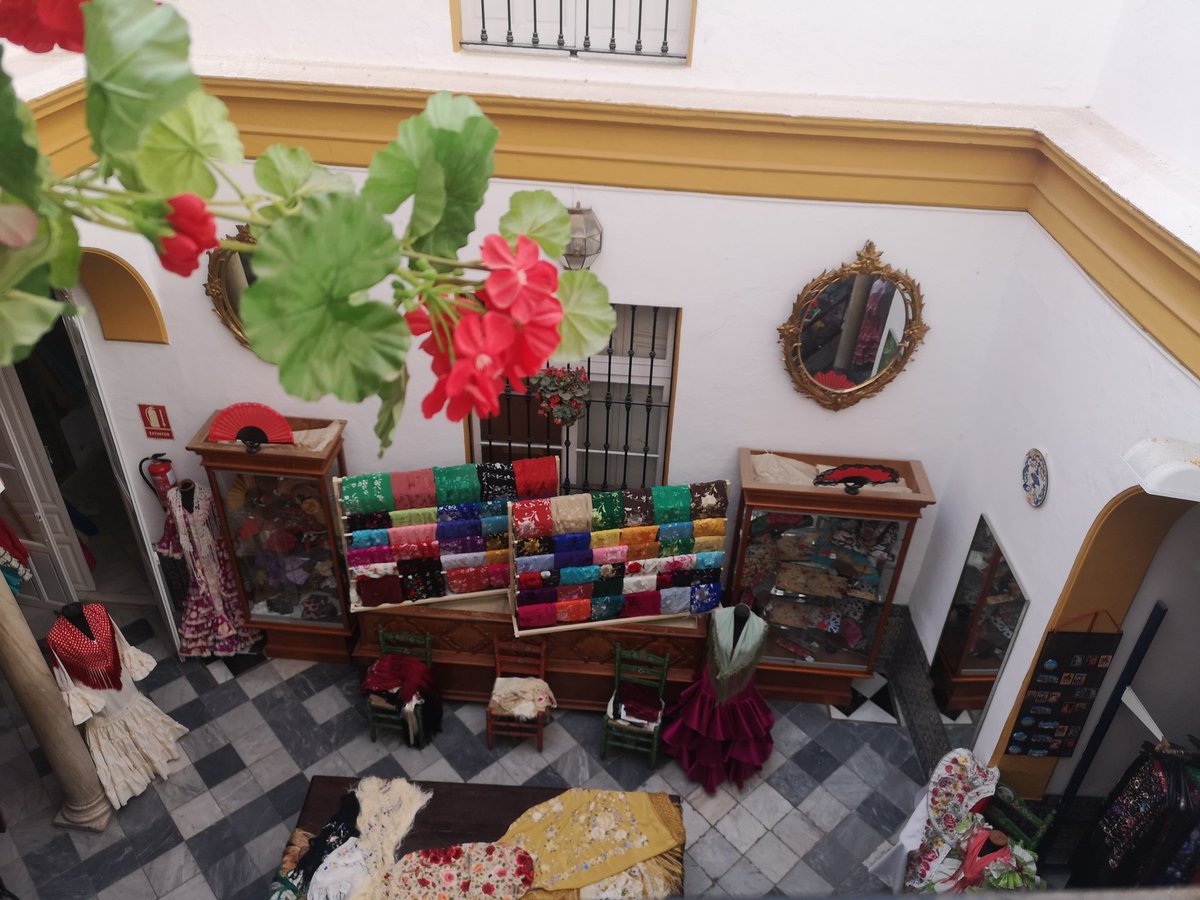 <a href="/forondamantones/">Juan Foronda</a> #sevilla #mantones