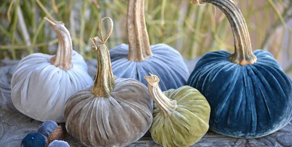 hartaliving's tweet photo. Love this sophisticated, chic take on decorating your home for Halloween @ELLEDECOR #Halloween2018 #interiorstyling 
Velvet Pumpkins Are The Elegant Fall Decorations You've Been Waiting For https://t.co/MbrZjYIZMl via @elledecor https://t.co/UUninz72sQ