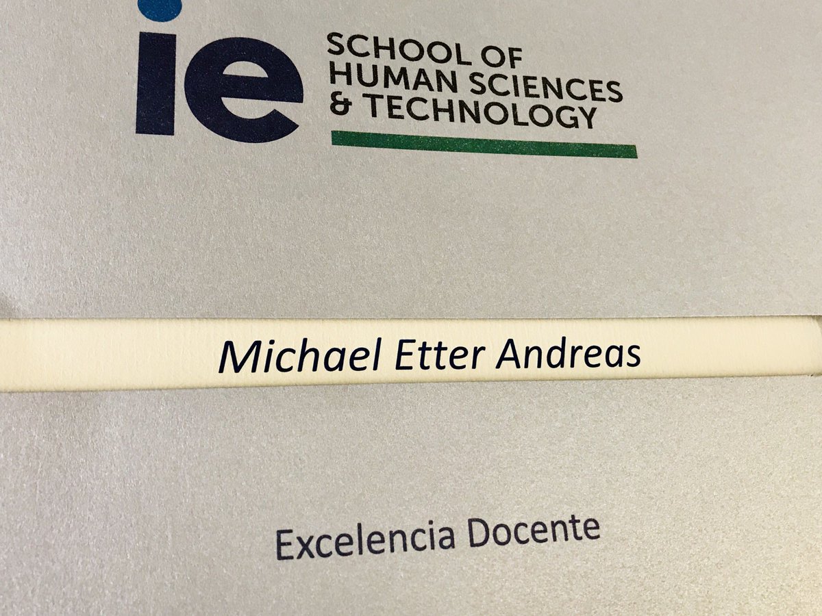 Student evaluations don’t predict learning outcomes. But this award predicts my smile on a Monday morning. #excelenciadocente And I didn’t even use cookies #lastyear #teachinggig @IEbusiness