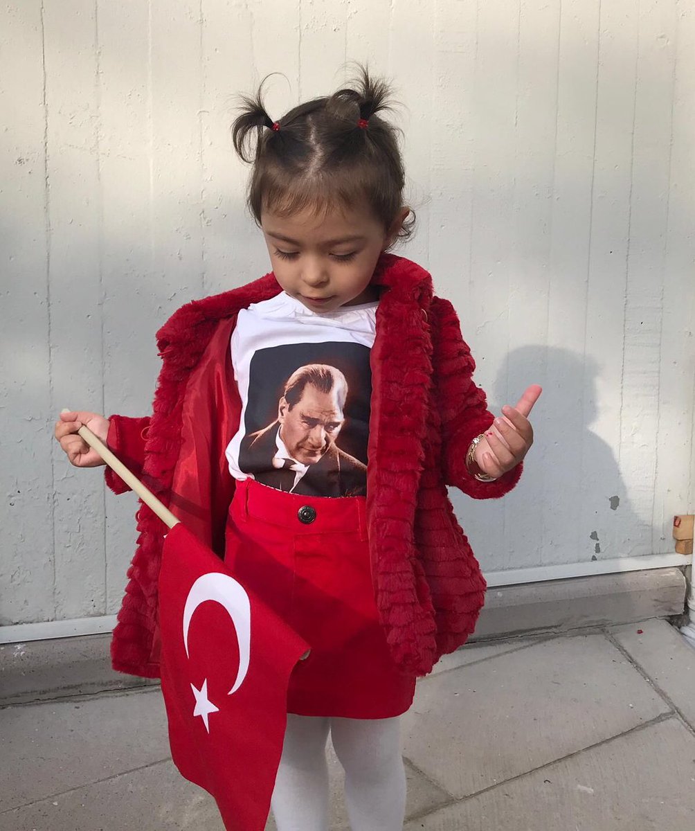 Bugün bayram. 😊🇹🇷🎈