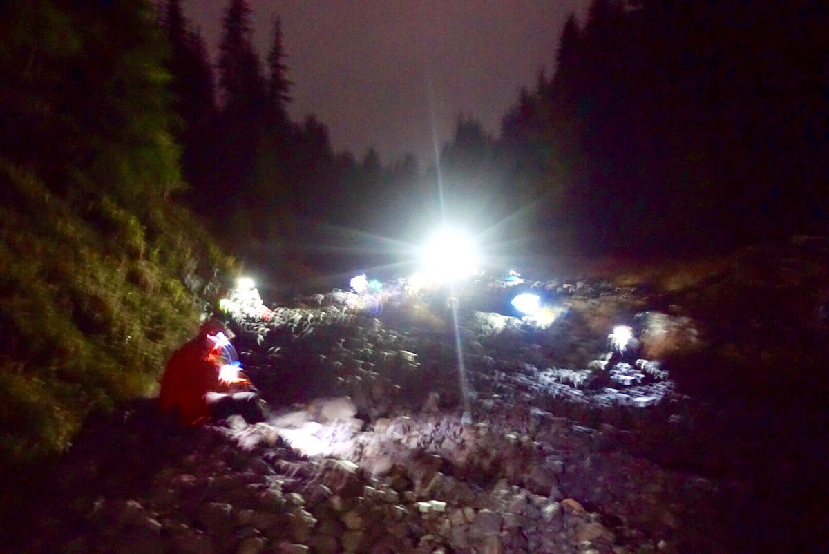 Autumn rains and misty mountain fog makes for meaningful #experientiallearning at #elfinlakes w <a href="/VSB39/">Vancouver School Board</a> <a href="/TempletonVSB39/">Templeton Secondary</a> YOE #outdooreducation #getoutside #naturelearning