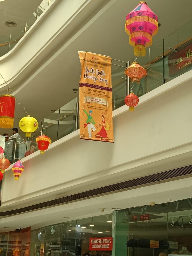 CollageViva's tweet photo. #VivaCollageMall, Jalandhar, had organised a special #Event for #navratri Celebration "Balle Balle Dandiya Swag" a grand finale of #DandiyaCompetition was held on 21st Oct,2018 
Few glimpses of the most memorable moments of #Dandiya Competition for #NavratriCelebration https://t.co/vVug4lC8bL