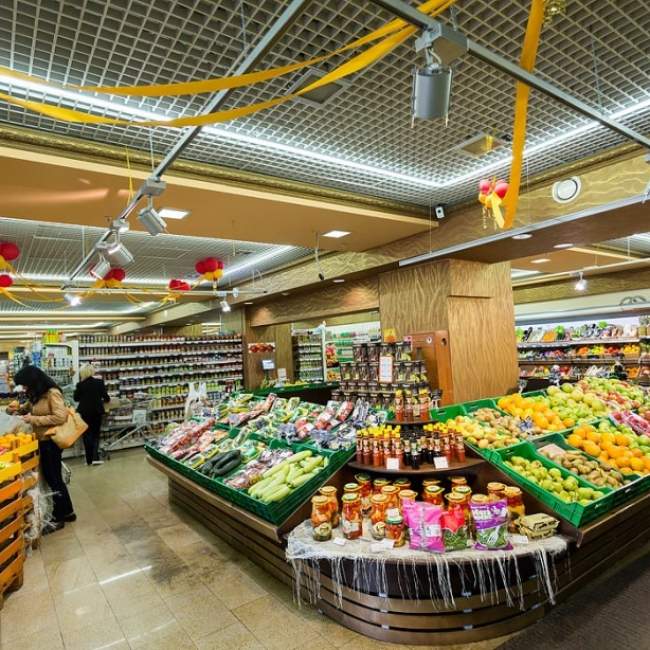 крупный гипермаркеты. крупный гипермаркеты. большой магазин продуктов. ашан торговый зал. крупный гипермаркеты.