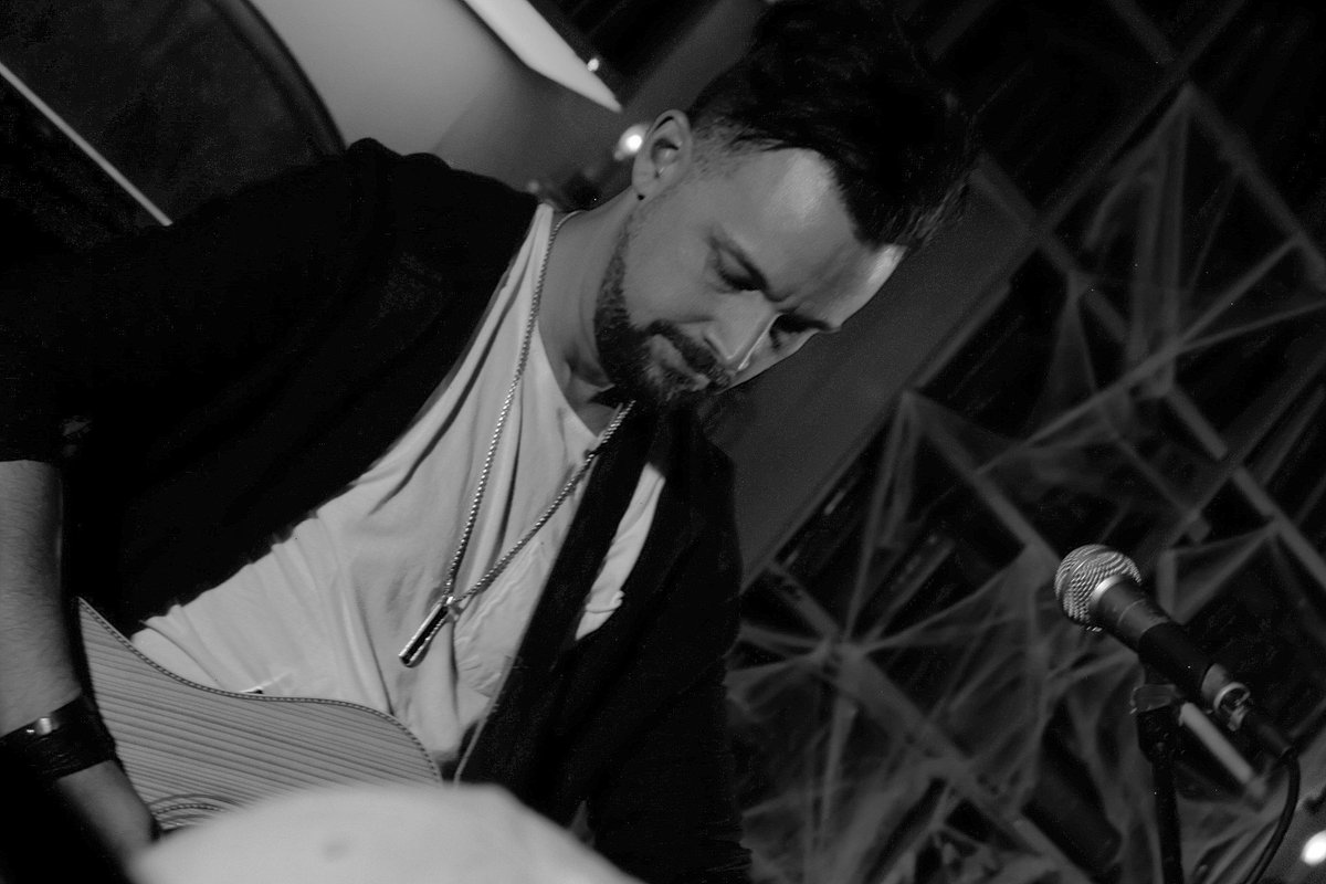 vizmarphoto's tweet photo. A little more @Billy_Moran to end the night/day/whatever. It's midnight. I'm tired. Gotta report for Jury Duty tomorrow 🙄🙄 #newswain #SplittingTheSeams ( #CAnationwillalwaysbebillymoran) https://t.co/h3izfPJDIX