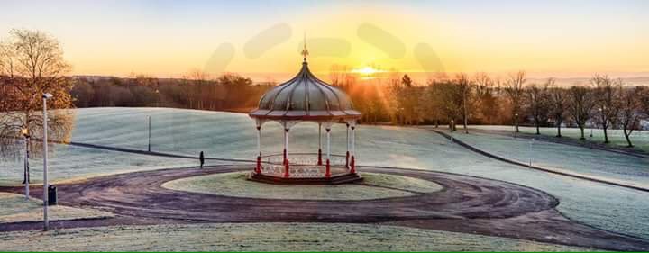 A beautiful frosty morning at The Bandstand in Dunfermline Public Park

📸 @AroundFife