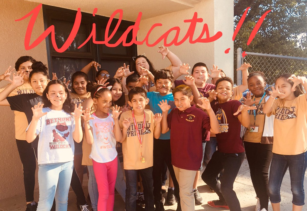 Celebrating Red Ribbon Week with my pride of Wildcats!!! @WildcatsBethune  #scratchandclawourwaytothetop
