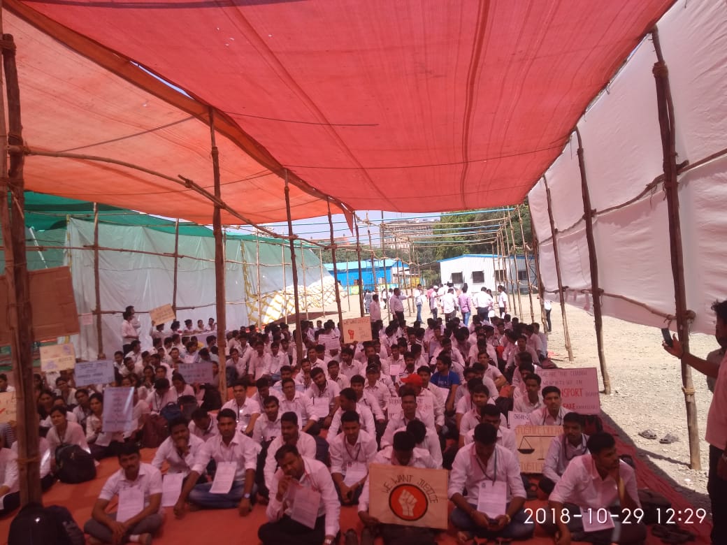 MRChaudhari6's tweet photo. सरकार ला नोकरी द्यायचीच नव्हती तर परीक्षा घेवून विद्यार्थ्यांच्या भावनेशी खेळ केलाच कशाला? #AMVI2017 #RTO_Inspector_2017 #AMVIRECRUITMENT @cmomaharashtra @draote @Dev_Fadnavis @abpnewstv @ndtv @nitin_gadkari @uddhavthackeray @jayant_r_patil @supriya_sule https://t.co/Y2iI9AaQek https://t.co/0ziSDtacL6