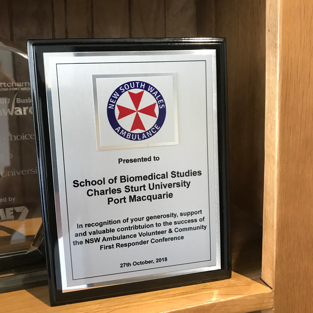 CharlesSturtUni's tweet image. An award from the @NSWAmbulance Volunteers and Community First Responders (VCRF) conference hosted at CSU in Port Macquarie last week shows what can be achieved with effective #teamwork and #collaboration. Thanks to the CSU staff involved: @phillipebbs, @GonzalezPrue, @johnhewis