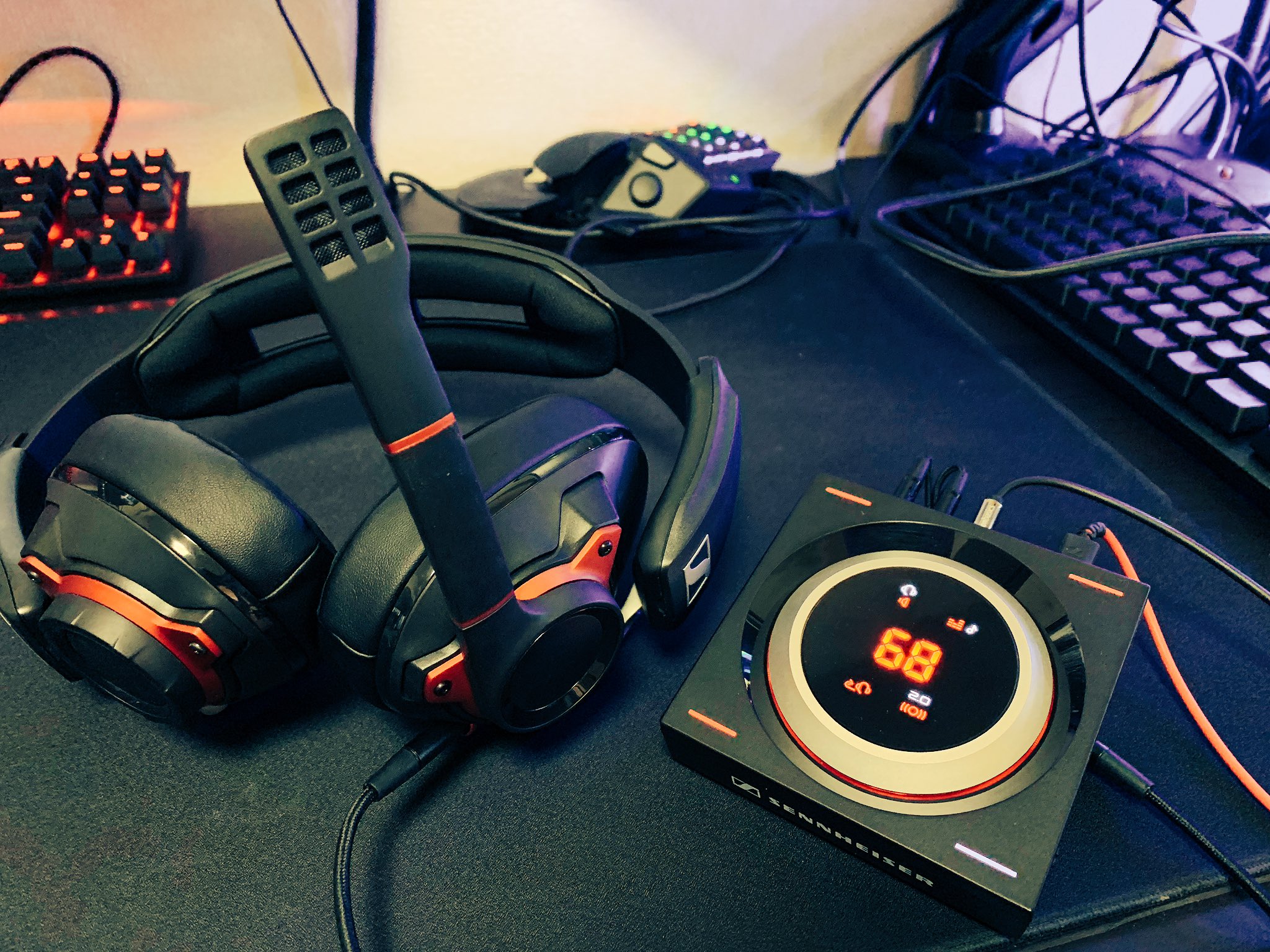 Cyberludens ゲーミングヘッドセット 最終章 ゼンハイザー Gsp600 Gsx1000 流石の組み合わせ 音質最高 Gsx1000とイヤホンだと少し気になる高温鳴り過ぎも気にならない T Co As2vijfiqa Twitter