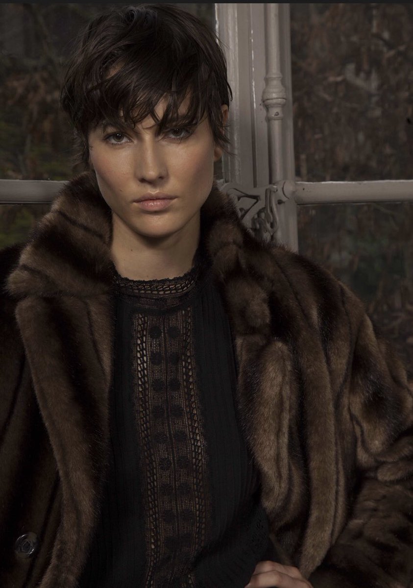 PLUMBOUTIQUE1's tweet photo. We 😍 the styling of this #fauxfur jacket for #aw18 #fashion #online https://t.co/WYemXMeWzQ https://t.co/aT9BJzv4QQ