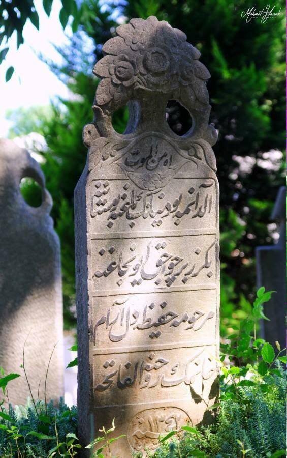 nidayisevim's tweet photo. "Aldanma bu dünyanın bağına bostanına,
Benzer bir çocuk oyuncağına!.."

Böyle yazıyor...

Hafize Dilâram Hanım,
Eyüpsultan'dan... https://t.co/JefgMaKGNw
