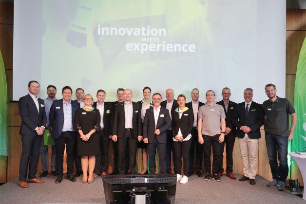 ericweismuc's tweet photo. Ende September hat #Estos zum #estosPartnerSummit2018 in die #jochenschweizerarena geladen. Auf der Agenda standen Präsentationen rund um das Produktportfolio, das neue Partnerprogramm sowie Bodyflying, Indoor-Surfen und Kletterstunden: https://t.co/vUhTp33Bu7 https://t.co/nsMiwOdH36