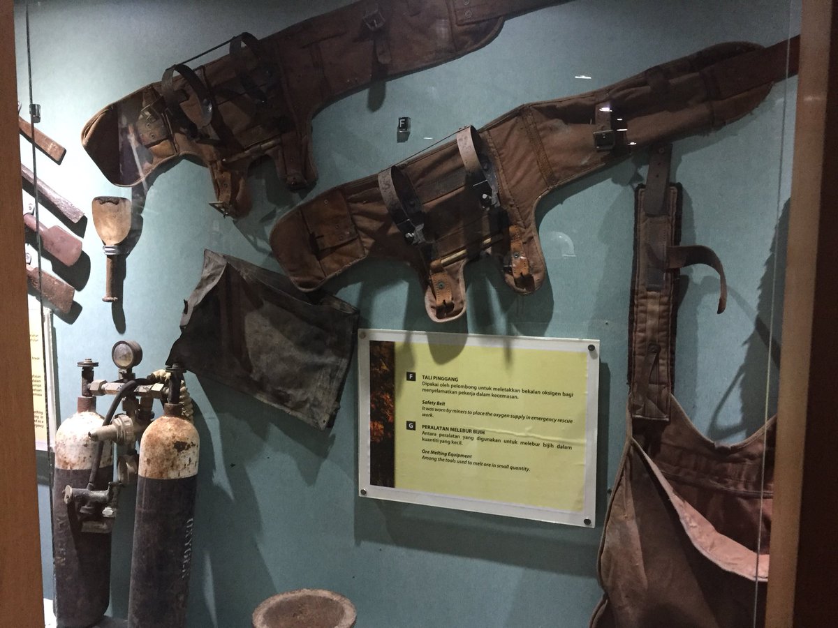 SiennyLovesDraw's tweet photo. 📍3️⃣ #SgLembingMuzium #tinmining #history #tin #mining #muzium #SgLembing #MITA @TourismPahang @TourismMalaysia #mitab2b #TPN #TourismProductive #MalaysiaProductive #Pahang #travel #travels #travelling #blog #blogger #bloggers #siennylovesdrawing #naturelovers #rainforest #nature https://t.co/U6XzLyqyMO