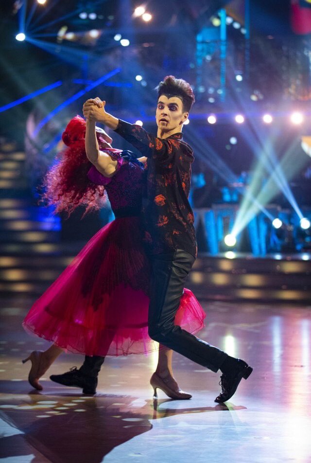 dbuzz6589's tweet photo. Thank you so much to all you wonderful people for your support and votes. Week 7 oh my days so excited let’s start a new week @Joe_Sugg 😀💯 #exciting @bbcstrictly https://t.co/caOS3eKiaM