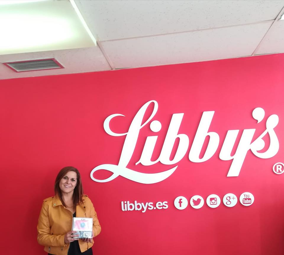 Libbyscanarias's tweet photo. Enhorabuena a Yelitza 1 de las ganadoras del 2ª sorteo: 1 cámara fotográfica y un lote de 360U de productos Libby’s ✨🎉. Aún puedes participar en el sorteo de un bono viaje de 3.000€ ✈️ . #libbyscole #sorteo #premios #Canarias https://t.co/dPBYvNAaUS https://t.co/nfj3odKhx1