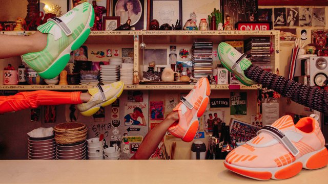 artinfodotcom's tweet photo. Three new photographers capture Prada sneakers in three different cities for the Cloudbust Landing 2 Project
https://t.co/8Yb91SAbD1
@Prada #blouinartinfo #blouin #artinfo #accessories #prada #sneakers #discover #cloudbust #landing #2project https://t.co/jdrvJ8bSUh