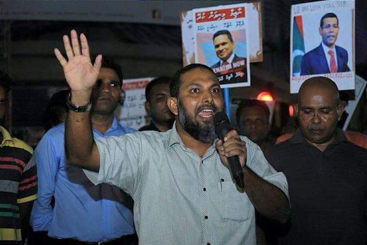 ThoobaR's tweet photo. @AdhaalathOffice ge Raees Sheikh @ShimranAb adhi Kureege Raees Adhi @MDPSecretariat ge Raees @MohamedNasheed 
Kureeg Defence Minister 
@nazim7878
adhi Kureege NR @Ahmed_Adeeb
adhi #SiyaaseeHayyaree dhookollaa!!
#FreeSheikhImran
#FreeReesNasheed 
#FreeColNazim
#FreeAdeeb https://t.co/hPNRjCSuqc