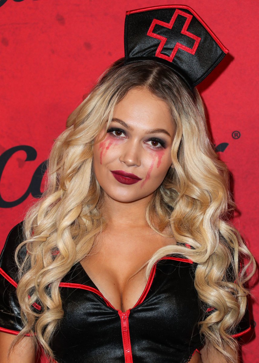Kelli Berglund Sexy Pics Sexy Pics on Twitter: "#Sexy blonde actress, model and singer, Kelli Berglund at Just Jared's 7th Annual Halloween Party in LA https://t.co/nINpS2Rmbm" / Twitter