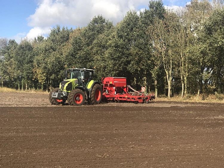 claas_anglia's tweet photo. We have been very busy with HORSCH drill demos over the last few weeks.  Contact your local MANNS depot for details.  #HORSCH #CLAAS https://t.co/is9SPWZABy
