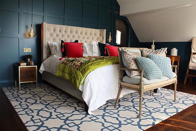 juliepoulterdes's tweet photo. Hello Monday 👀 An hour extra in bed for our amazing client at the weekend to enjoy this room ❤️ Bliss! The colour scheme for this bedroom actually started with the bed throw! ——————————————————
#bedroomdecor #homedecor #interiordesigner #interiordesign #bedroominspo #homeimp… https://t.co/VKOc6TBjGD
