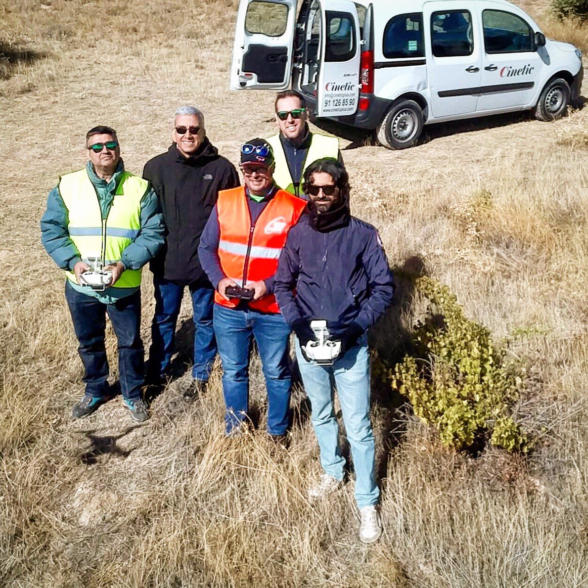 cineticplusTCP's tweet photo. Buenos días pilotos! Nueva formación terminada, nuevos pilotos de drones que comienzan su andadura gracias a CineticPlus.
En CineticPlus apostando siempre por una formación de calidad.
#cineticplus #dron #drone #drones #piloto #pilot #dji #formacion #escuela https://t.co/VYj6LeDFww
