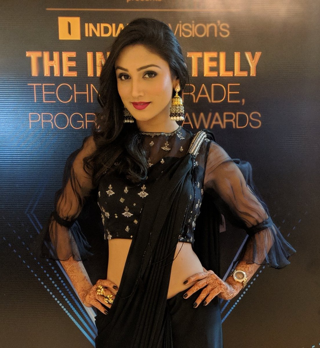 DonalBisht's tweet photo. All dolled up for #indiantellyawards @tellychakkar 
Stylist - @vasundhara.joshi
Designer - @vedangiagarwalcouture
Jewelry - @kripaapranay https://t.co/eJ74m0FkOT