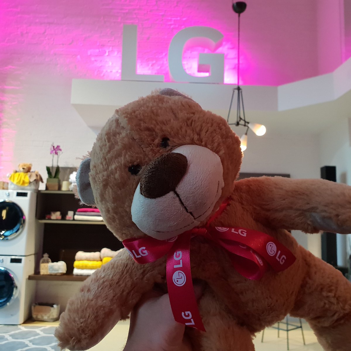 RomanskiRafal's tweet photo. Nowy przyjaciel rodziny #lg #beer #innovation #agd #beer #connference https://t.co/s3KMx6ipyN