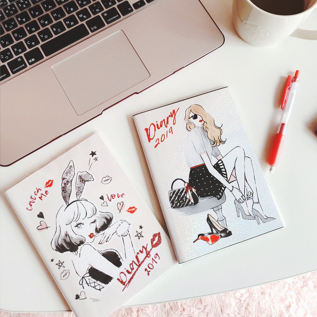 تويتر やよい على تويتر 全国の100円ショップにて現在発売中の19年ダイアリーガールズイラストレーションのイラストを描かせていただきました バニーな女の子と 大人っぽい雰囲気の女性の２種を描かせていただいております 裏面にも可愛いイラストが掲載され