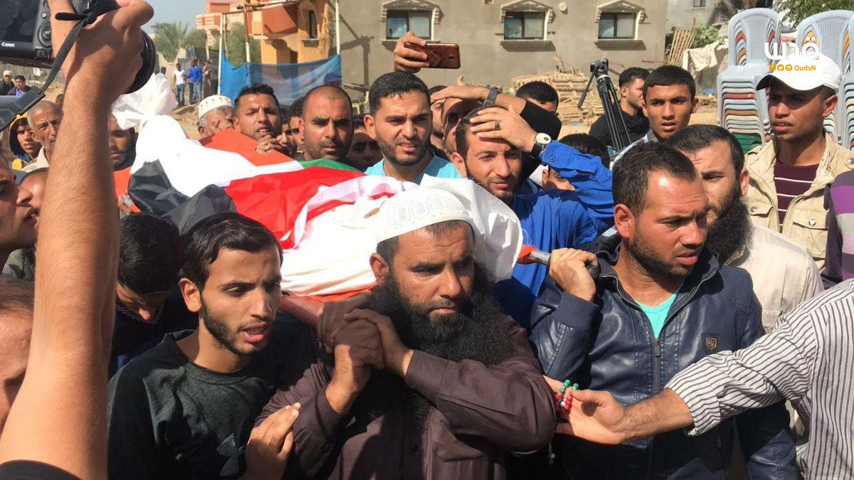 qudsn's tweet image. صور: من تشييع جثامين الأطفال الثلاثة الذين ارتقوا شهداء بقصف للاحتلال شرق خانيونس، اليلة الماضية.

#ذبحوا_الطفولة